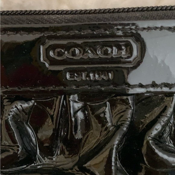 Coach patent leather clutch - Picture 2 of 3